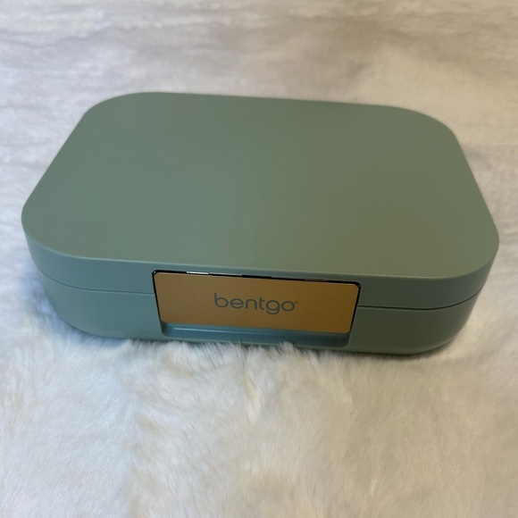 Modern Bentgo Green Food Storage Container - Picture 1 of 2